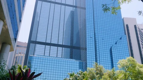 Establishing shot modern office hightech building Hong Kong. Vídeo Stock 110356785