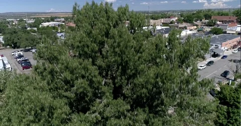Establishing shot of a small town Vidéo 83109010