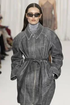  Ester Manas Paris Autumn-Winter 2024 Ester Manas Fall Winter 2024 Fashion... Stock Photos