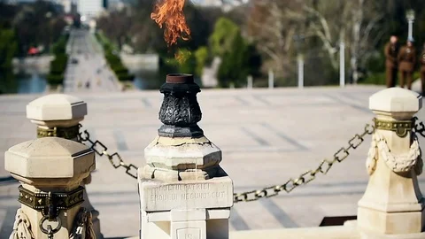 Eternal flame heroes monument in the memory of fallen soldiers 스톡 동영상 74170424