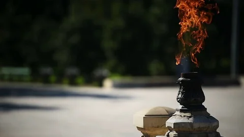 Eternal flame heroes monument in the memory of fallen soldiers 스톡 동영상 74170459