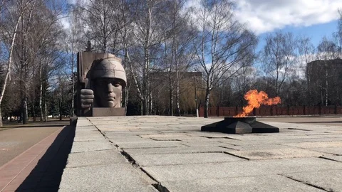 Eternal flame of War memorial in memory of the Second World War and the Great Video stock 128730790