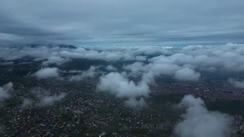 Ethereal Cloud Formations Above City Buildings Vídeo Stock 333376369