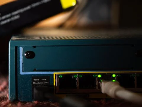 Ethernet cable in network switch port Foto stock