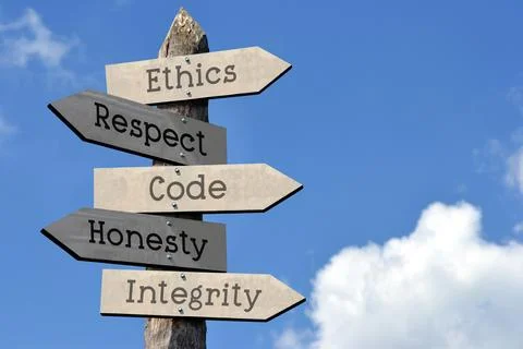 Ethics, respect, code, honesty, integrity - wooden signpost with five arrow.. Foto stock