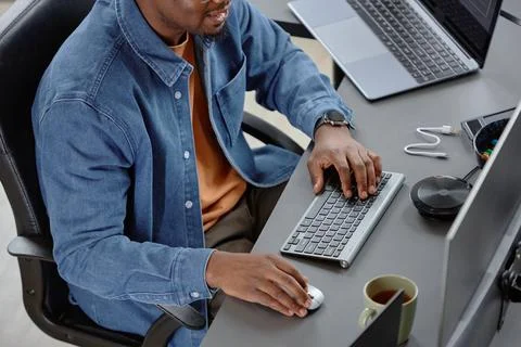 Ethnic IT Developer Coding on Computer at Desk Foto stock