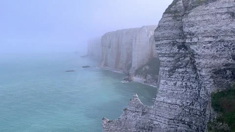 Etretat cliffs shot from above waves of Atlantic ocean below, Normandy, France Stockbeeldmateriaal 331450620