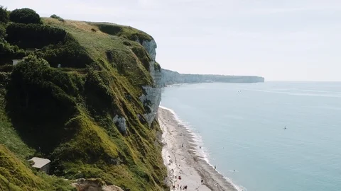 Etretat, Normandy, top view of slopes of the atlantic ocean, summer 2019 Vídeo Stock 124209383