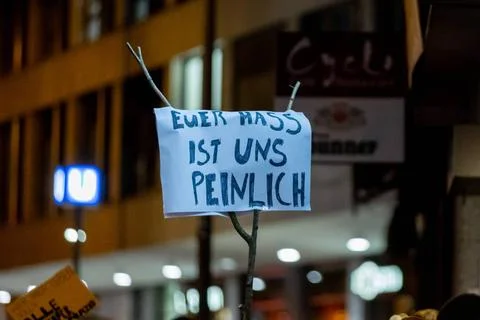  EUER HASS IST UNS PEINLICHS - Bei der Demonstration Köln gegen Rechts SPO.. Stock Photos
