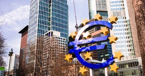 Euro Monument time lapse view busy intersection downtown Frankfurt ezb Stock Footage 126608949