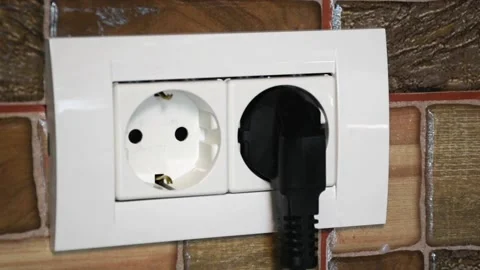 European double power socket. Plugging and unplugging the device by a a 動画素材 140987554