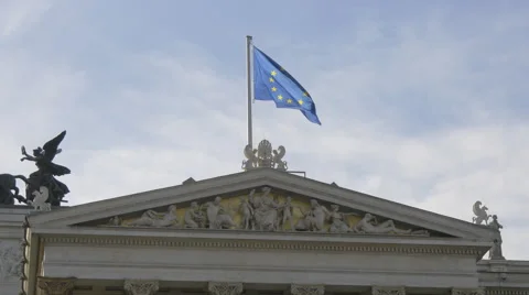 European Union flag on Austrian Parliament Building, Vienna 動画素材 59571786