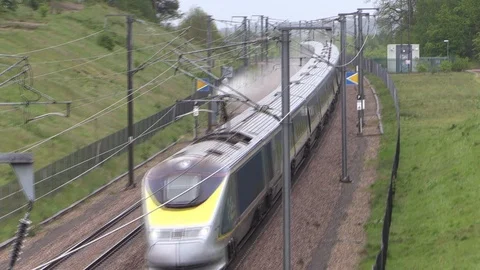 Eurostar in the Rain 動画素材 109400385