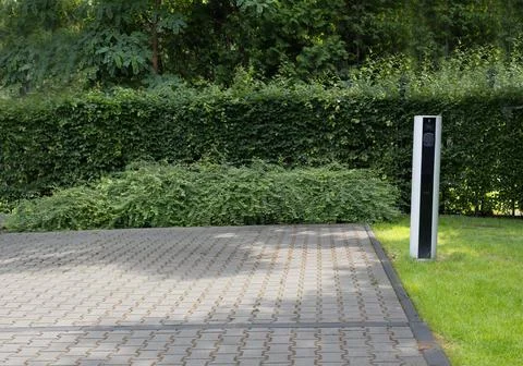 EV Charging Spot with Empty Parking Space Stock-Fotos