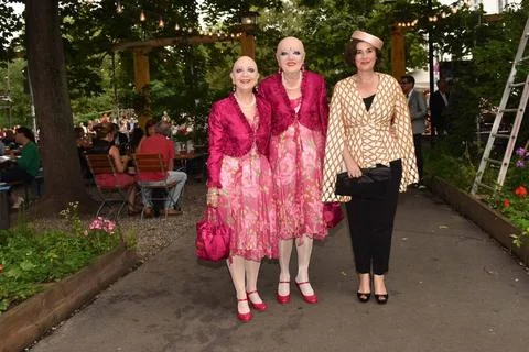  Eva und Adele, Fiona Bennett Prinz William und seine Ehefrau, die Herzogi... Fotos Stock