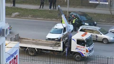 Evacuate a broken car Vídeo Stock 9219324