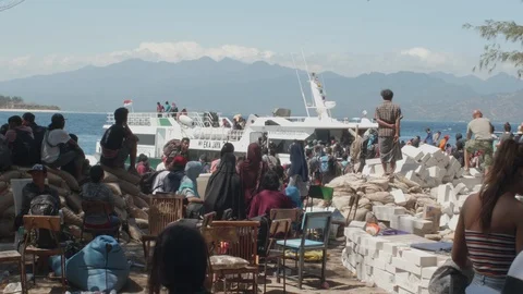 Evacuation after 7.0 Earthquake in Gilli Islands Indonesia - 4kUHD 10 BIT 스톡 동영상 115839352