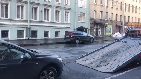 Evacuation car Vídeos de archivo 105566731