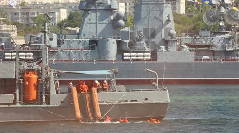 Evacuation training from a sinking ship Video stock 40486755