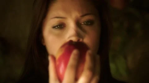 Eve eats fruit.mp4 Video stock 46303106