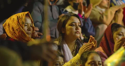 Evening Aarti Devotion at Pashupatinath Temple | Spiritual Unity in Nepal Stock-Footage 319527061
