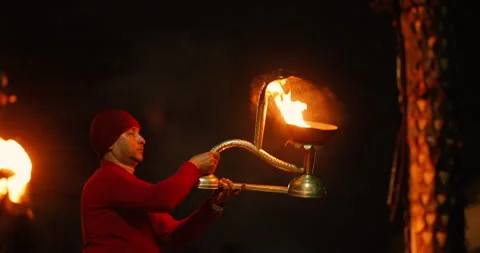 Evening Aarti at Pashupatinath Temple | Devotion and Spiritual Light in Nepal Stock-Footage 321514431