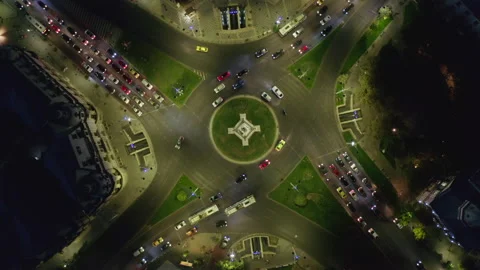Evening aerial shot of the intersection of the central street of Bucharest. Stock-Footage 194727029