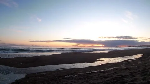 An evening at the beach. Vídeos de archivo 204835628