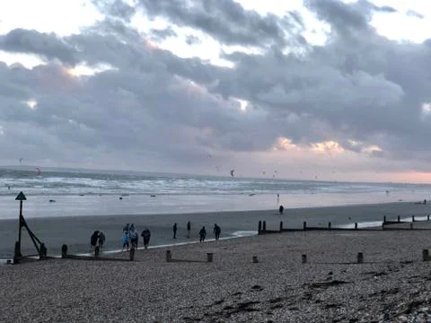Evening cloud beach kite-surfing 스톡 사진