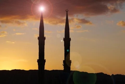 Evening clouds and two minarets of mosque in Sharm El Sheikh, Egypt Stockfoto's