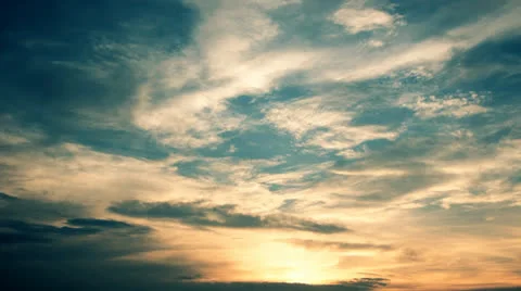 Evening Clouds Vídeo Stock 27189900