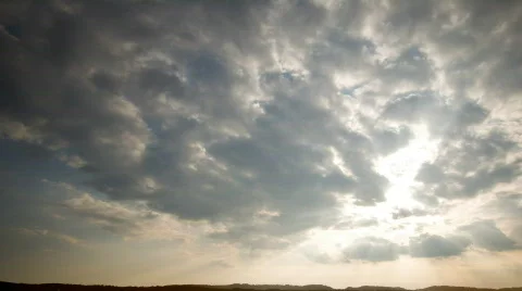 Evening clouds on a golden sky: timelapse Video stock 479493