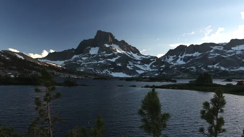 Evening Clouds over Banner Peak and Thousand Island Lake In the Sierra Timelapse Vidéo 241629336