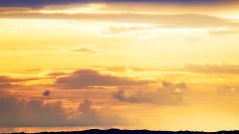 Evening Clouds Over Mountains. Видео 100495962