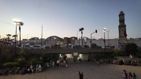 Evening Crowd and City Lights  Casablanca, Morocco – July 30, 2025 Vídeos de archivo 314100428