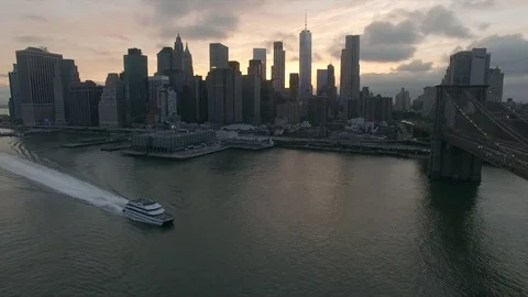 Evening drone view of Brooklyn bridge and yacht Stock Footage 76917225