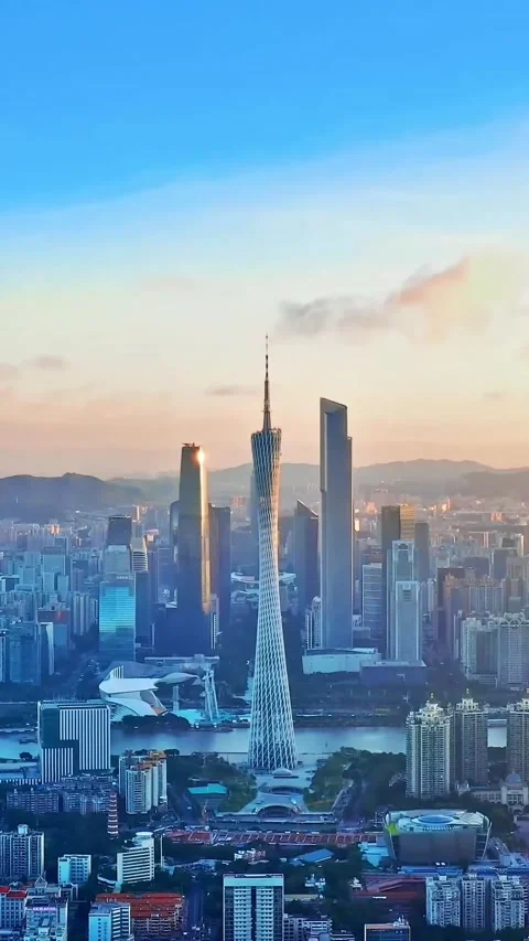 Evening drone view of Guangzhou City showcasing landmarks and skyline Vídeos de archivo 335073717
