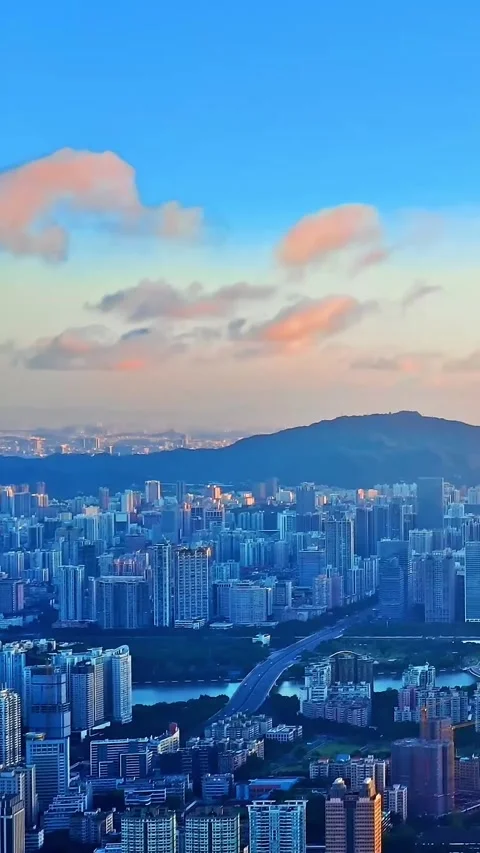 Evening drone view of Guangzhou City showing urban life and landmarks Vídeos de archivo 335073723