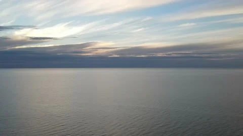 Evening flat ocean aerial over water 库存影片 205592427