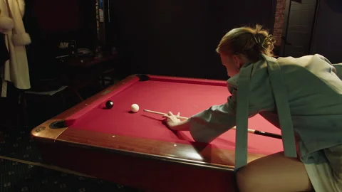 Evening game of pool craftsmanship for refining pool shooting techniques Video stock 329192968