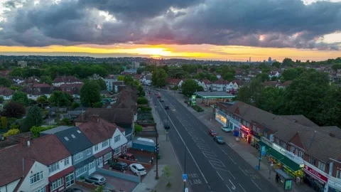 Evening hyperlapse footage of traffic in streets of urban neighbourhood Vídeos de archivo 201909705