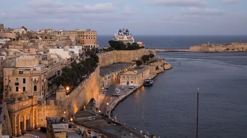 Evening hyperlapse of Valletta, Malta 스톡 동영상 99642690
