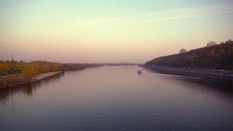 Evening kiev river view sailing boat Stockbeeldmateriaal 152979386