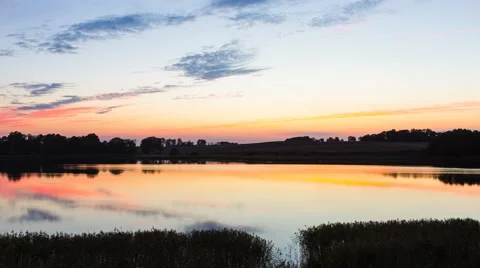 Evening lake timelapse. Video stock 58931238