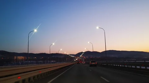 Evening landscape with a view of the road on the bridge 库存影片 124032897
