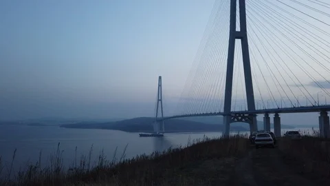 Evening landscape with a view of the Russian bridge. Vladivostok, Russia 库存影片 113625680