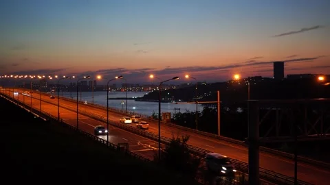 Evening landscape with a view of the Russian bridge. 库存影片 137639879