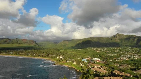 Evening light on the shoreline and homes at Poipu, Kauai 库存影片 96046239