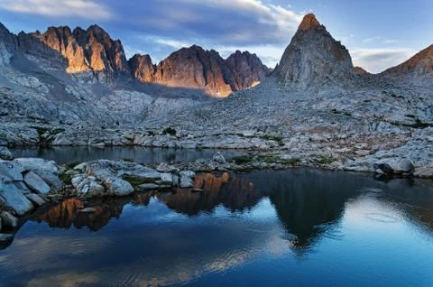 Evening mountain lake reflection Foto stock