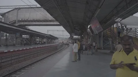 Evening in Mumbai, India: a passing train and passengers Stock Footage 345389193